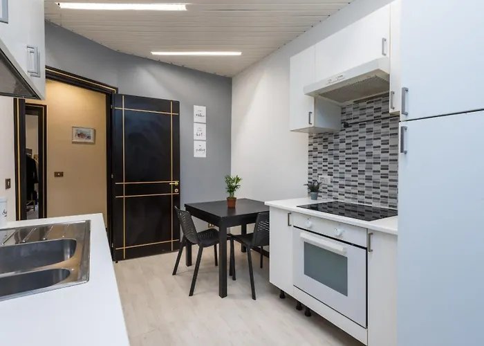 דירה Trastevere Luxury Garden Retreat